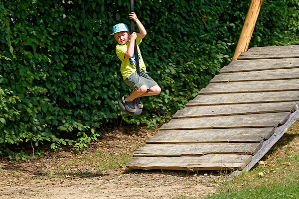 Spielplatz mit Seilbahn im Bayerischen Wald